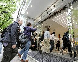 Softbank Mobile begins taking iPad orders