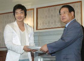 S. Korean actor Kwon donates money to Fukuoka quake victims
