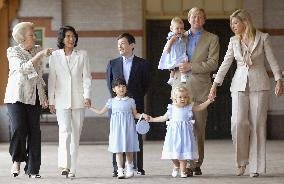 Crown prince, princess visit stables with Dutch Queen Beatrix