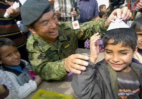 (1)Japan donates stationery to Iraqi school