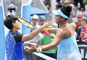 Japan's Osaka advances to Australian Open 2nd round