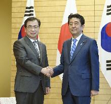 S. Korean envoy meets Japan PM