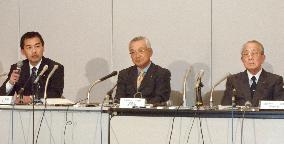 JAL executives at press conference