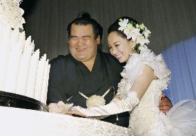 Sumo: Kotoshogiku has wedding reception