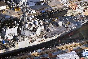 U.S. destroyer put in dock for examination