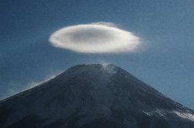 Cap cloud seen above Mt. Fuji