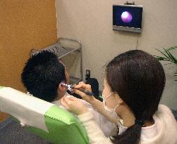 Healing services parlors emerge, specialize in ear cleaning