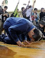 TEPCO president visits evacuation shelter