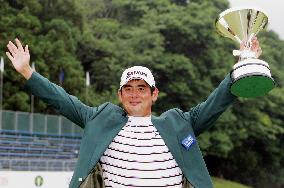 Takahashi wins Tour Championship for 2nd career title