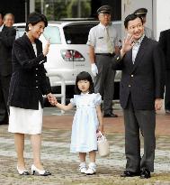 Crown prince, family in Nasu on summer holidays