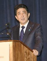 Abe urges U.S. to win Congress nod for TPP "as soon as possible"