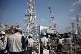 6-year efforts enable walk in Fukushima nuclear plant in casual wear