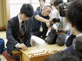 Shogi prodigy Fujii in match to extend record winning streak to 30