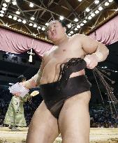 Sumo: Hakuho gets 1,046th win, one shy of Kaio's all-time record