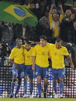 Brazil beats 3-0 Italy to advance into semifinals of Confed Cup