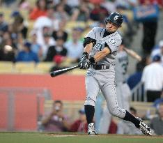 Ichiro gets 2 hits in Mariners' loss