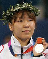 (2)Yokosawa wins silver in women's judo