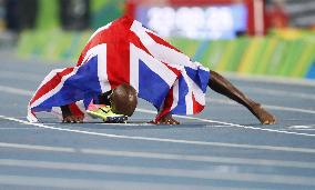 Olympics: Farah celebrates 5,000m victory