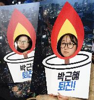 Rally against embattled President Park continues