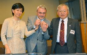 Hibakusha hands U.N. petition for nuke-free world signed by 5 million