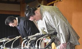 Sumo: Grand champion Harumafuji retires over drunken assault