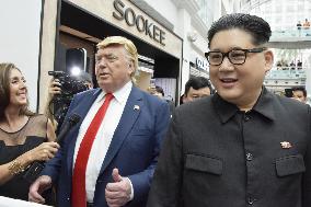 Trump, Kim impersonators attract crowds eager for selfies