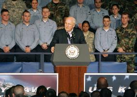 Cheney visits U.S. Navy base in Yokosuka