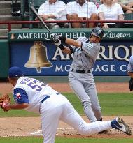 Ichiro triples for 3 RBIs against Rangers