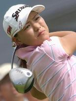 Yokomine, Iijima share lead at New Caterpillar Ladies