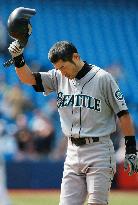 Ichiro reaches 200 hits for 10th straight season