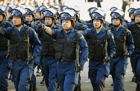 Tokyo police hold New Year parade