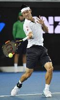 Nishikori reaches Aussie Open 3rd round
