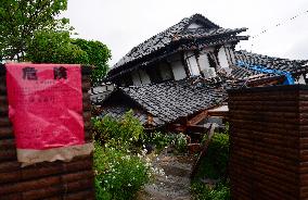 Quakes damage many buildings