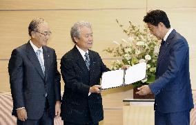 Business leaders urge PM Abe to ensure Japan's TPP ratification