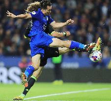 Soccer: Okazaki double not enough as Chelsea beat Leicester