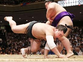 Sumo: Yokozuna Harumafuji suffers 4th loss at autumn sumo in Tokyo