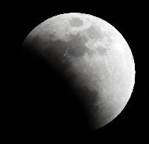 Total lunar eclipse observed in Japan
