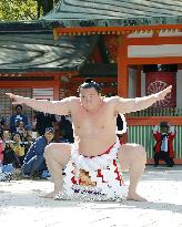 Sumo: Ring-entering ritual