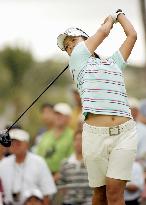 Miyazato 8 shots off pace at Fields Open