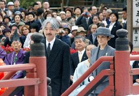 Prince Akishino attends memorial service for Emperor Shomu