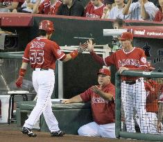 Angels' Matsui congratulated by manager vs. Royals