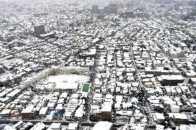 Heavy snow blankets Tokyo