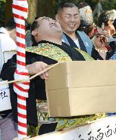 Kotoshogiku attends seasonal watershed ceremony