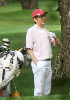 On holiday, Japanese PM Abe plays another round of golf