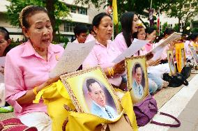 People pray for recovery of Thai king