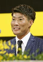 Baseball: Hanshin introduces coveted signee Itoi