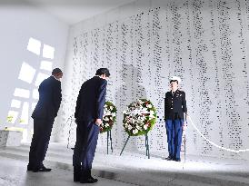 Abe, Obama visit Pearl Harbor