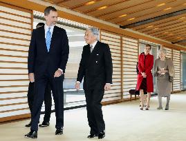CORRECTED: Emperor, empress welcome Spain's royal couple