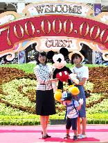 Visitors to Tokyo Disneyland, DisneySea reach 700 million