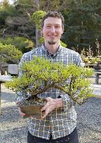 American bonsai pro opens garden in Japan